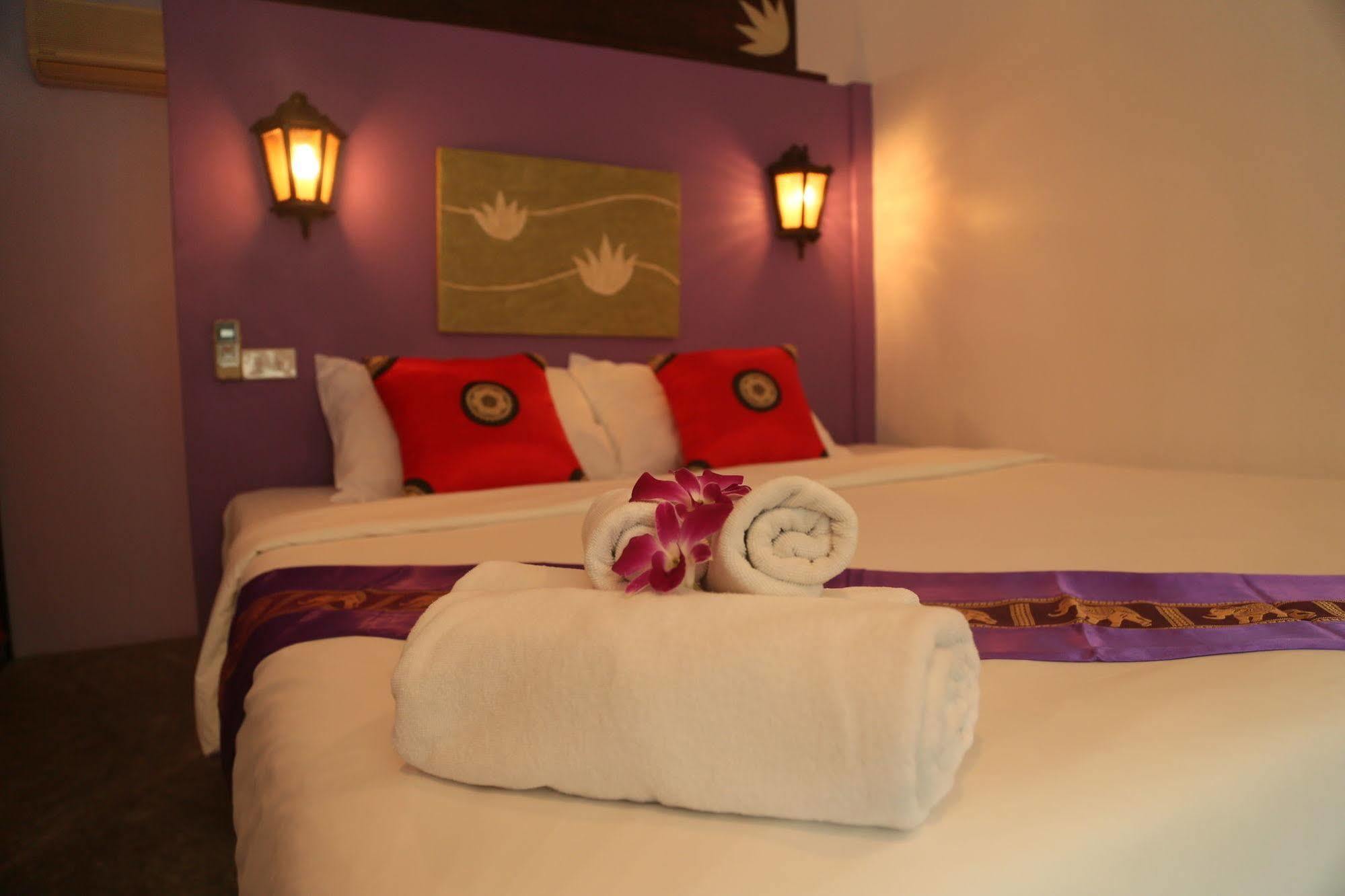 Boondaree Home Resort Pantai Kata Luaran gambar
